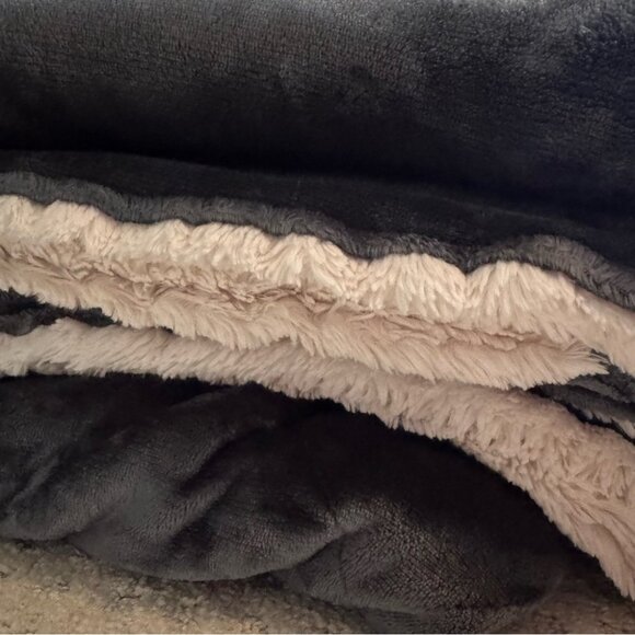 London fog king comforter diamond quilt pattern dark grey Cream Bedding Blanket - Picture 8 of 15